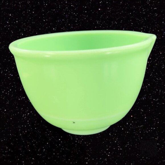 Jadeite Uranium Thick Glass Mixing Bowl With Spout Vintage UV Glow Glass Decor - Picture 15 of 16